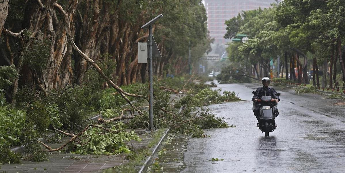 Tajfún Goni zasiahol japonské ostrovy po tom, ako na Filipínach zabil 15 ľudí