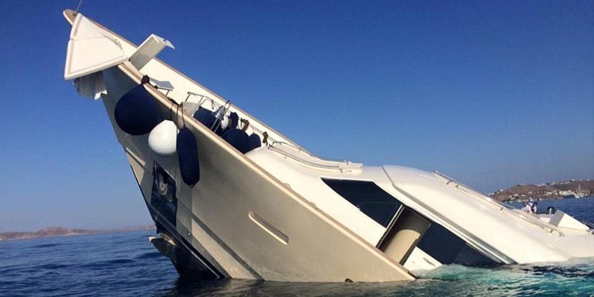 VIDEO Pri gréckom ostrove Mykonos sa potopila luxusná superjachta