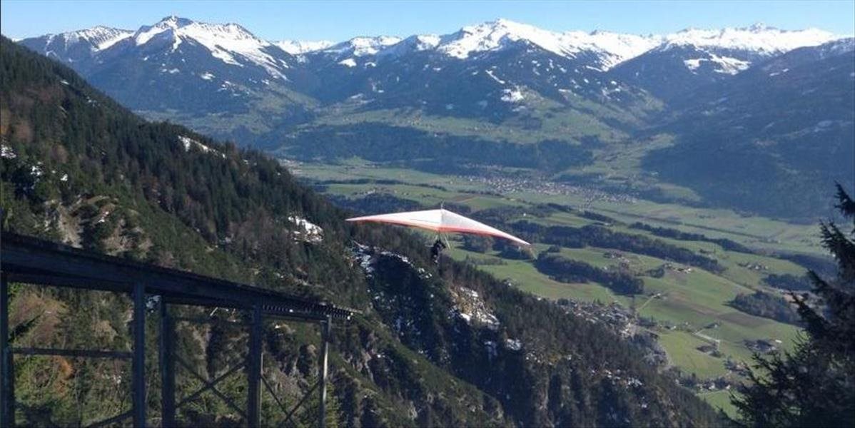 V Innsbrucku havaroval krátko po štarte vetroň, pilot sa vážne zranil