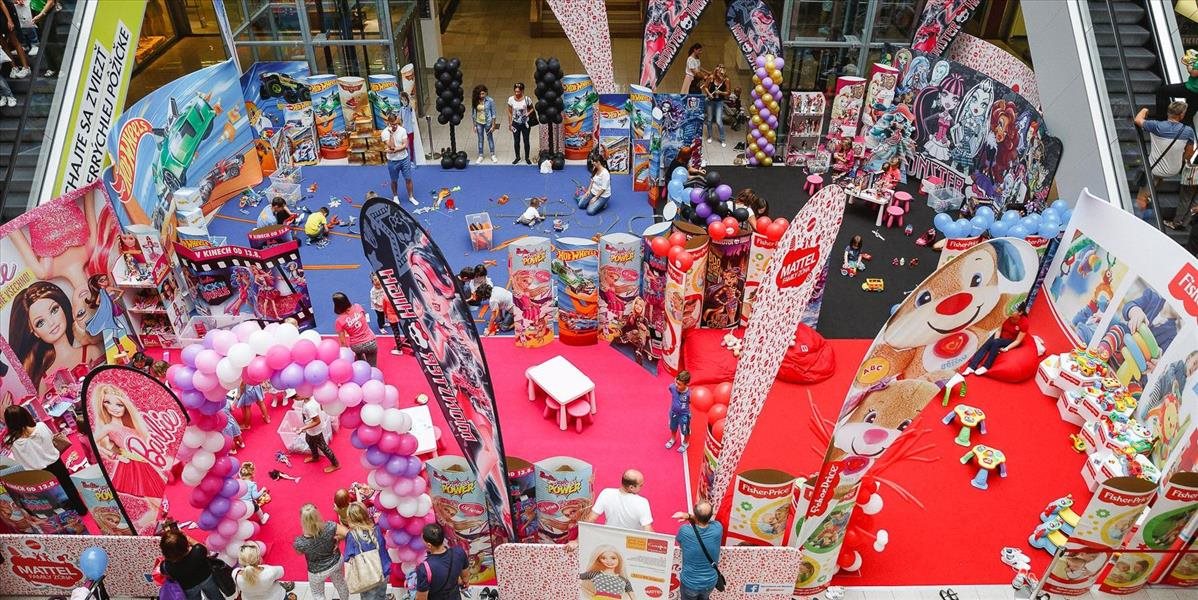 Najznámejší pár vo svete hračiek, Barbie a Ken, príde do banskobystrickej Europy