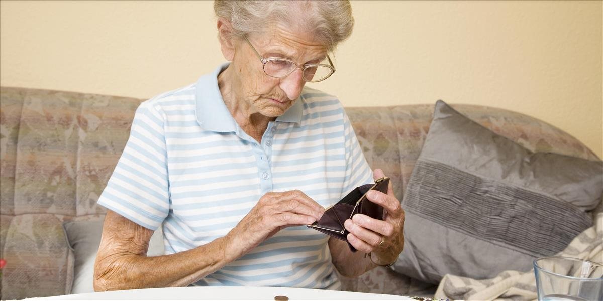 Počet dôchodcov v exekúcií narastá, najviac ich sužujú pôžičky a účty za telefón