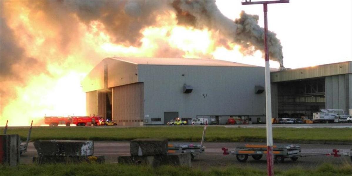 Na letisku v Dubline horí hangár, prerušili prevádzku