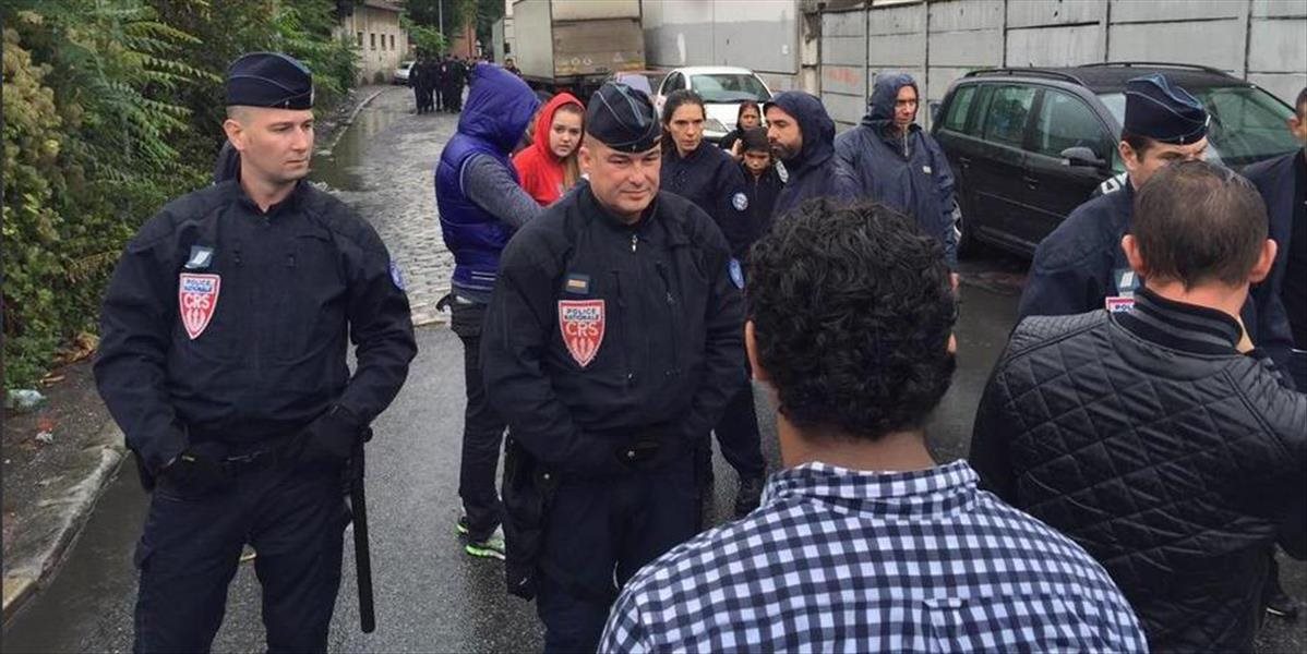 Francúzska polícia pri Paríži zlikvidovala jedno z najstarších rómskych táborísk