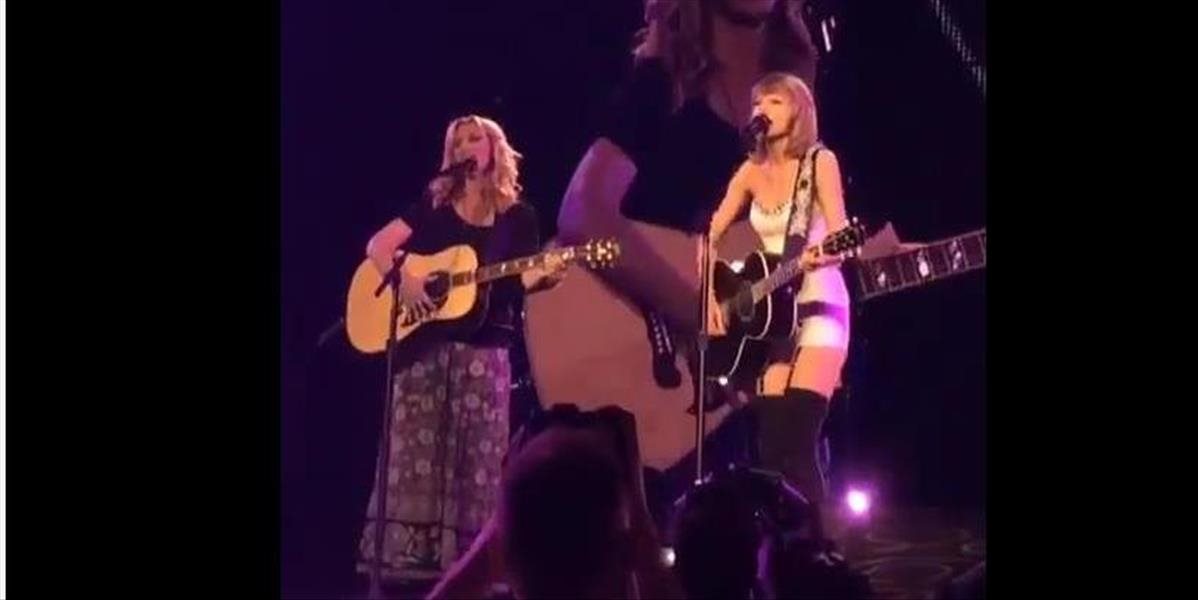 Na koncerte Taylor Swift vystúpila aj Lisa Kudrow