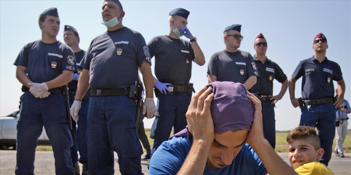 V Maďarsku havarovalo nákladné auto s 18 migrantmi, zadržali prevádzača
