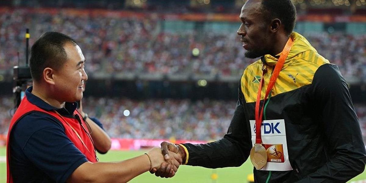 Nešikovný novinár sa Usainovi Boltovi ospravedlnil a daroval mu náramok