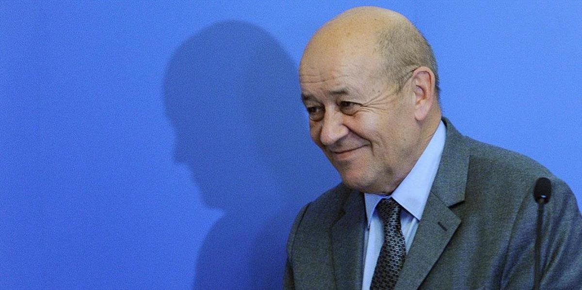 Francúzsky minister vnútra mal byť zneužitý na finančné podvody v Afrike