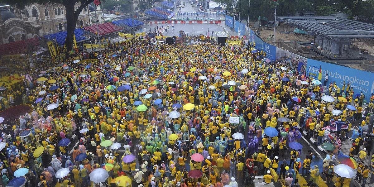 V hlavnom meste Malajzie pokračujú druhý deň demonštrácie proti premiérovi