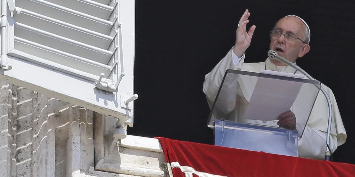 Pápež sa modlil za migrantov, ktorých našli mŕtvych v Rakúsku