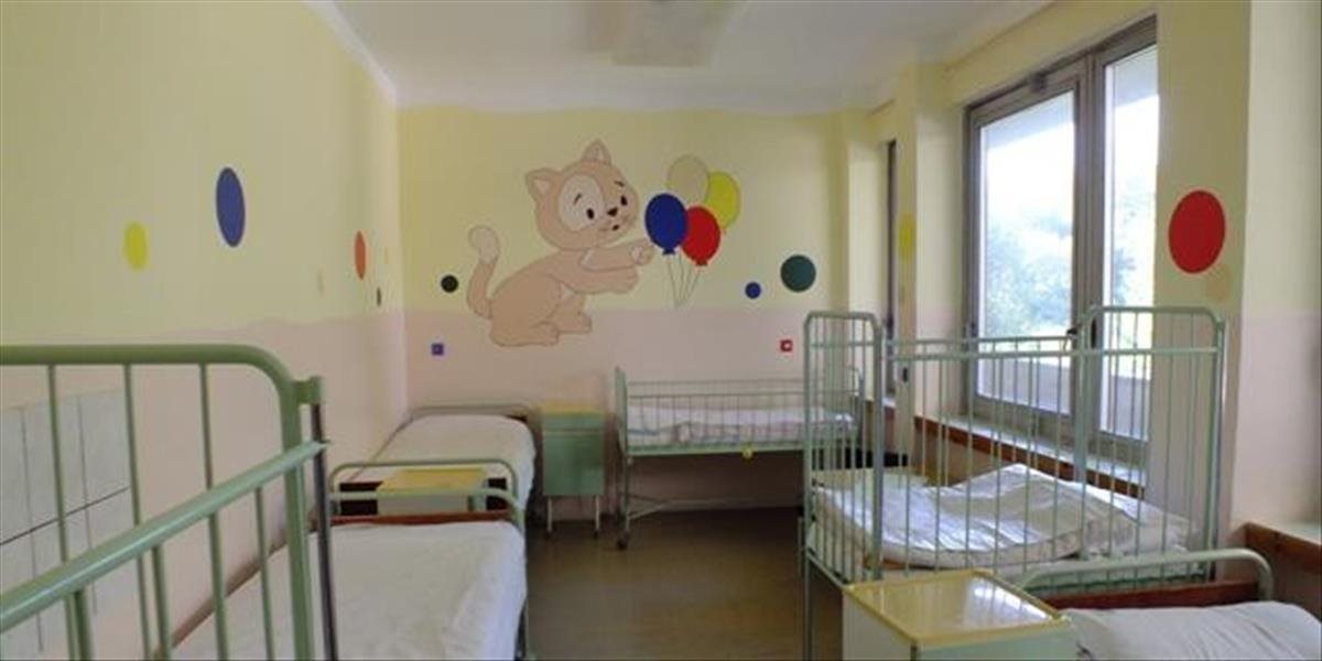 Tri rodiny darovali detskému oddeleniu nemocnice nové okná