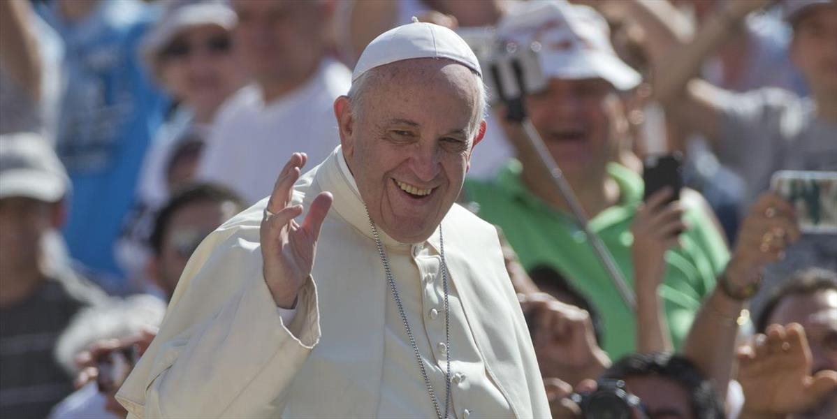 Pápež poprosil šikanovanú tínedžerku v Chicagu, aby mu zaspievala