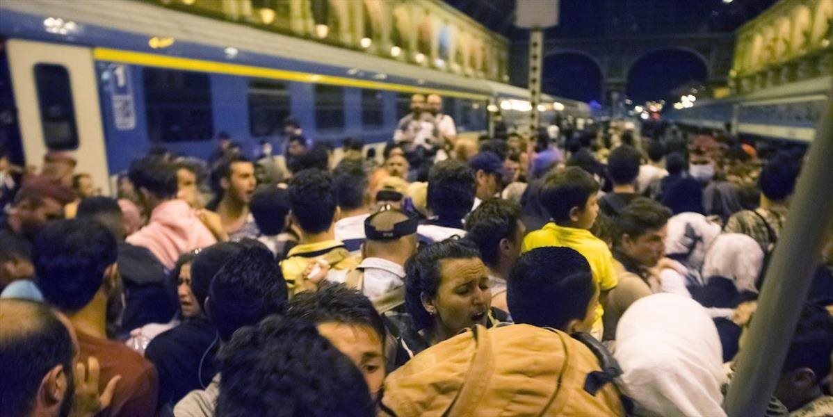 Východnú stanicu v Budapešti plnú migrantov na neurčito zatvoria