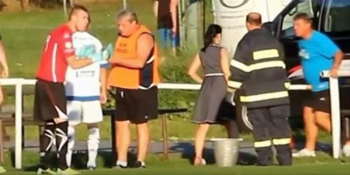 Brutálne VIDEO: Tréner počas pohárového zápasu knokautoval ženu