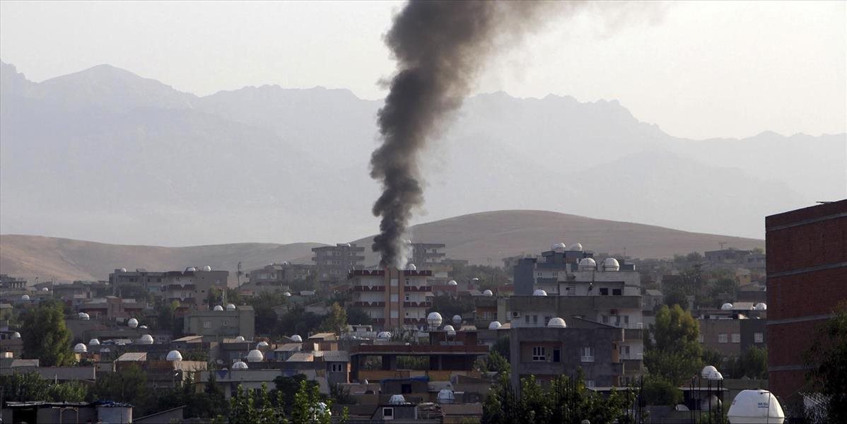 Turecké bojové lietadlá bombardovali palebné pozície kurdských povstalcov