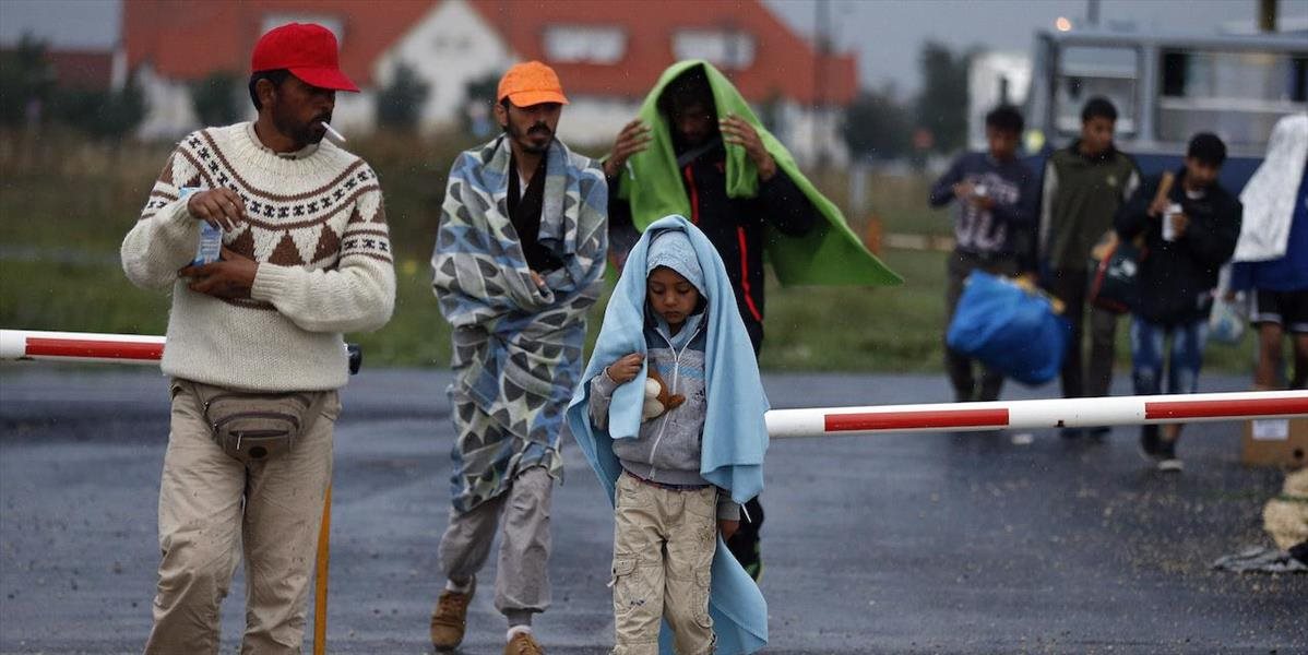 Z Maďarska do Rakúska prichádzajú stále desiatky utečencov