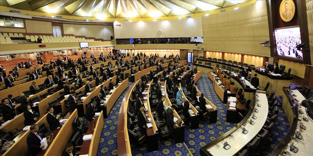 Reformná rada v Thajsku neschválila návrh novej ústavy