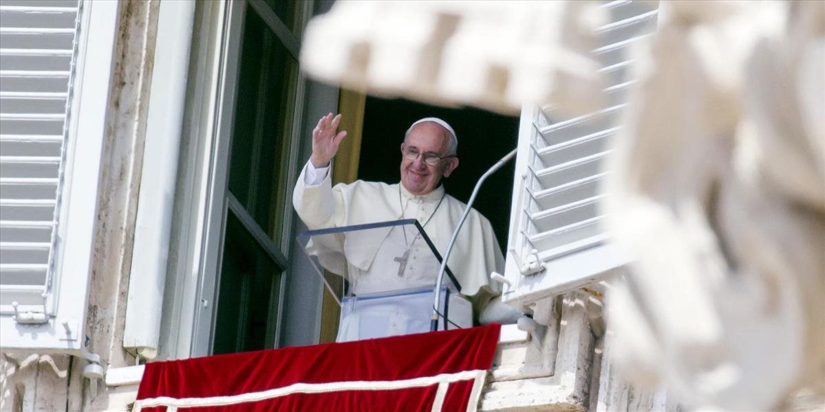 Pápež vyzval európske farnosti, aby prijali jednu rodinu utečencov