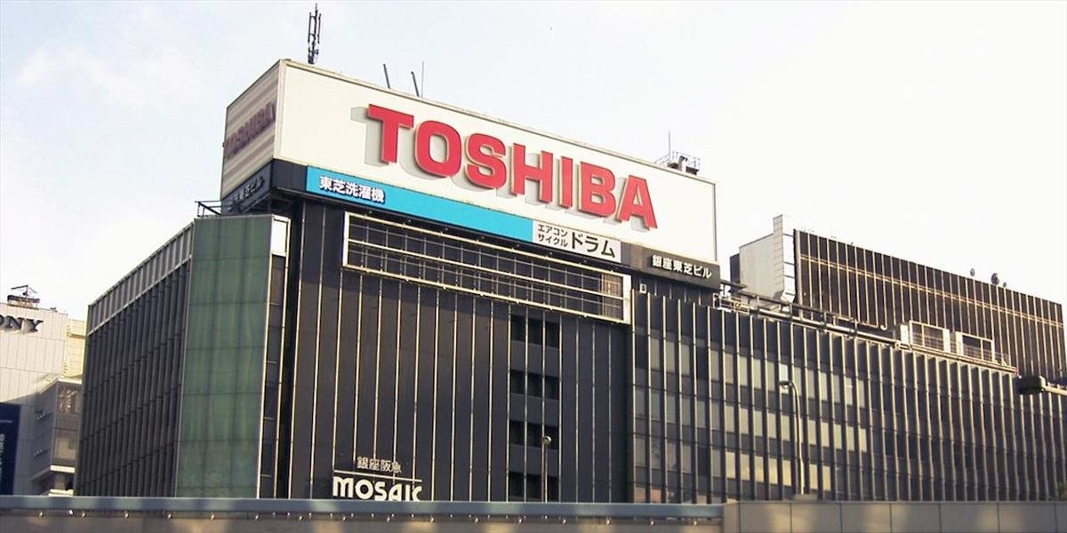 Účtovný škandál spôsobil Toshibe ročnú stratu takmer 285 mil. eur