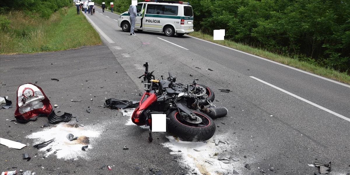 Tragická nehoda pri Novákoch: Motocyklista vošiel na hlavnú cestu, stálo ho to život