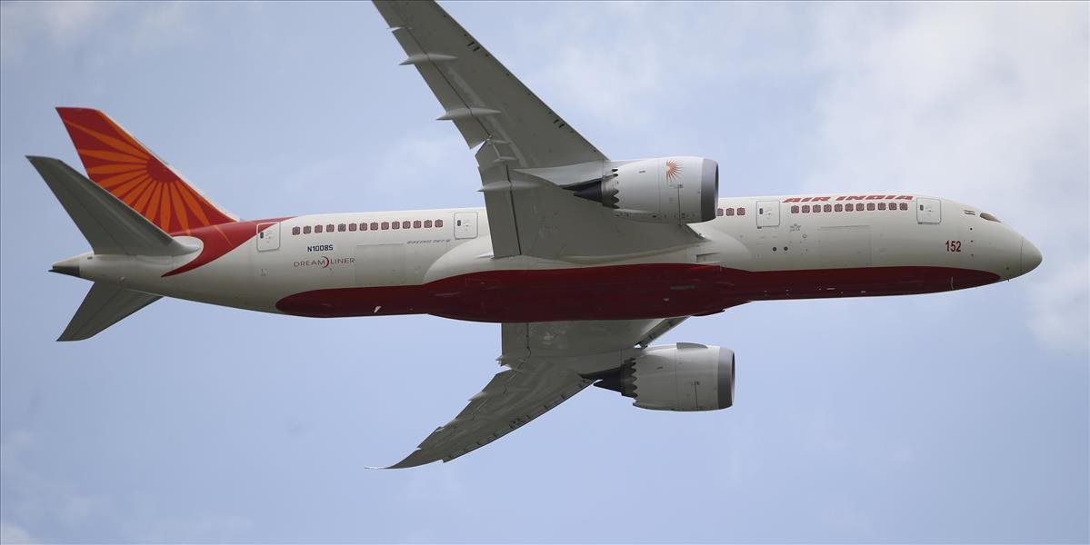 Lietadlo Air India núdzovo pristálo v Naí Dillí, pri evakuácií sa zranilo päť ľudí