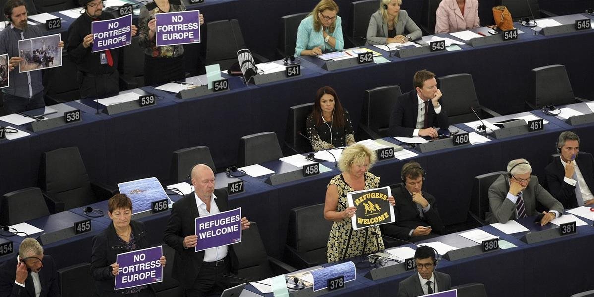 Europoslanci podporili navrhované kvóty na prerozdelenie migrantov: Pozrite sa, ako hlasovali tí naši