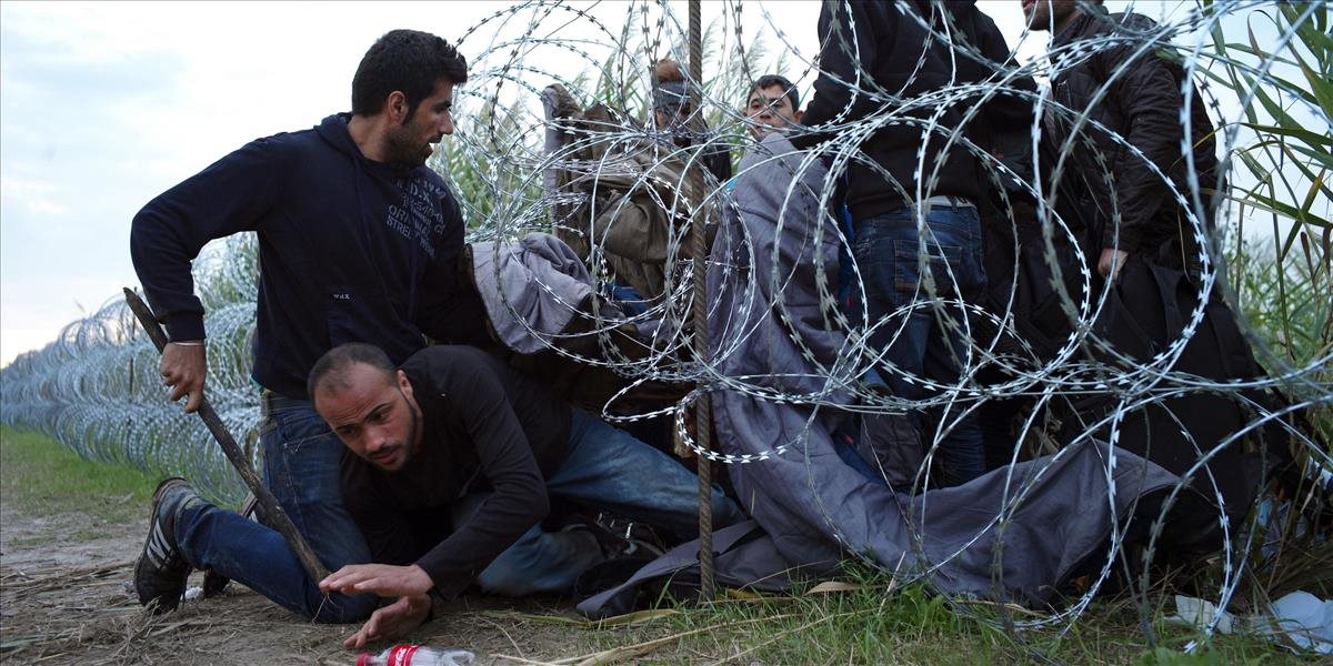 Maďarsko vyslalo na dostavbu plota tisícky vojakov, Orbán hovorí o vzbure migrantov