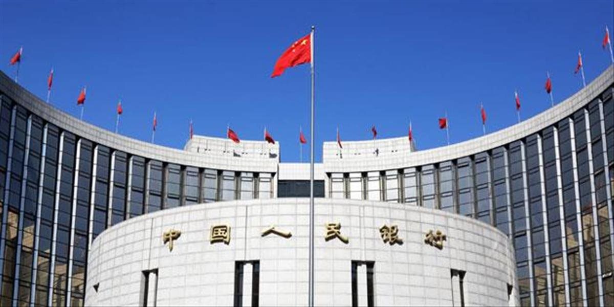 Čínske banky v auguste predali rekordný objem devíz