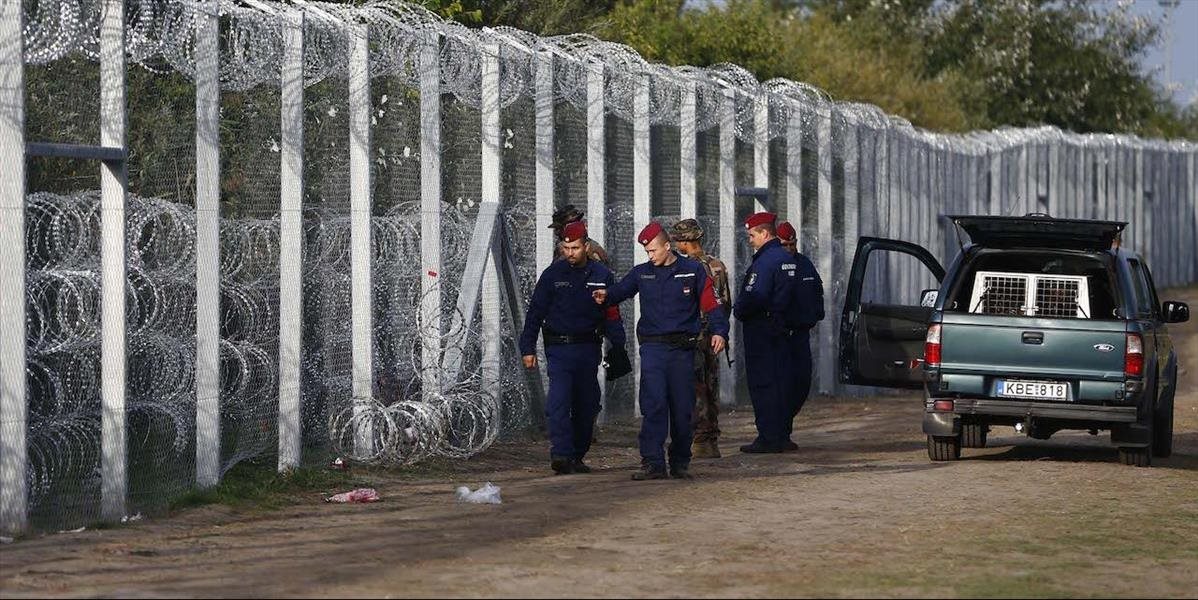 Skupina 16 migrantov poškodila v Maďarsku zábrany, hrozí im väzenie a vyhostenie