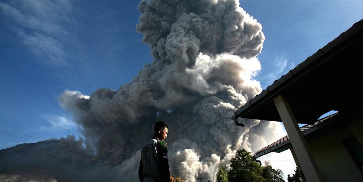 Indonézska sopka Sinabung zaznamenala erupciu