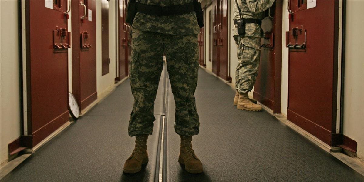 Holandsko odmieta prevziať od USA väzňov z Guantanáma, pokiaľ stredisko nezruší