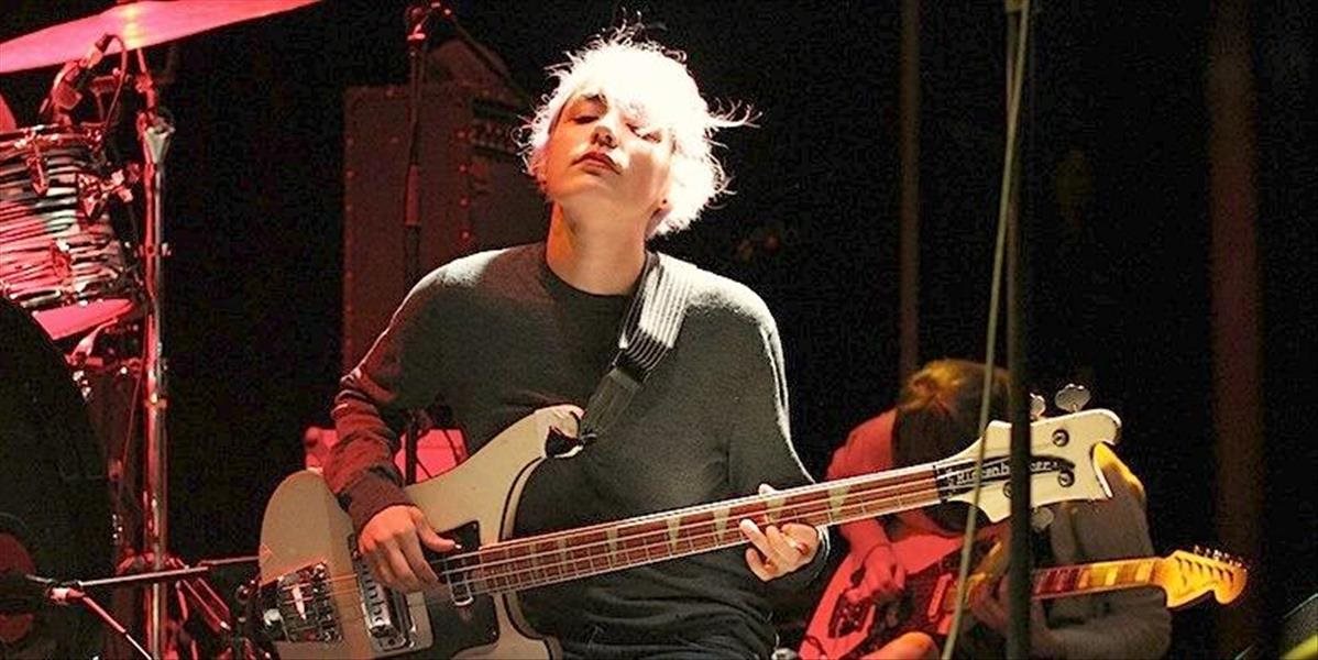 Basgitaristka kapely Warpaint vydá sólový album, pri tvorbe hosťovali viaceré veľké mená