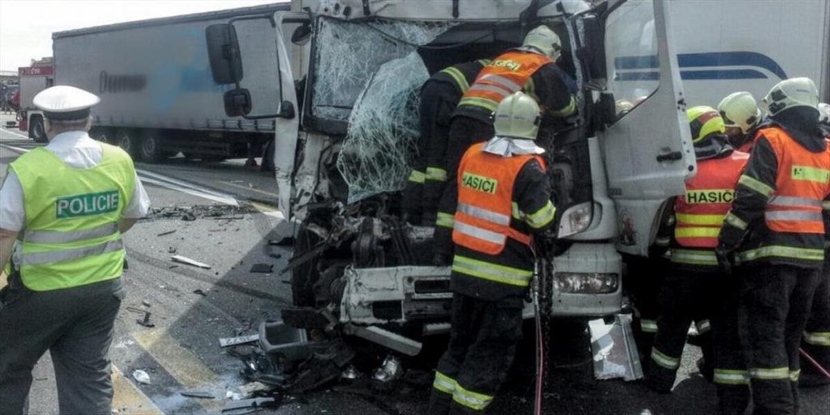 Tragická nehoda na českej D1: Pri Vyškove zahynulo päť ľudí, traja sú zranení