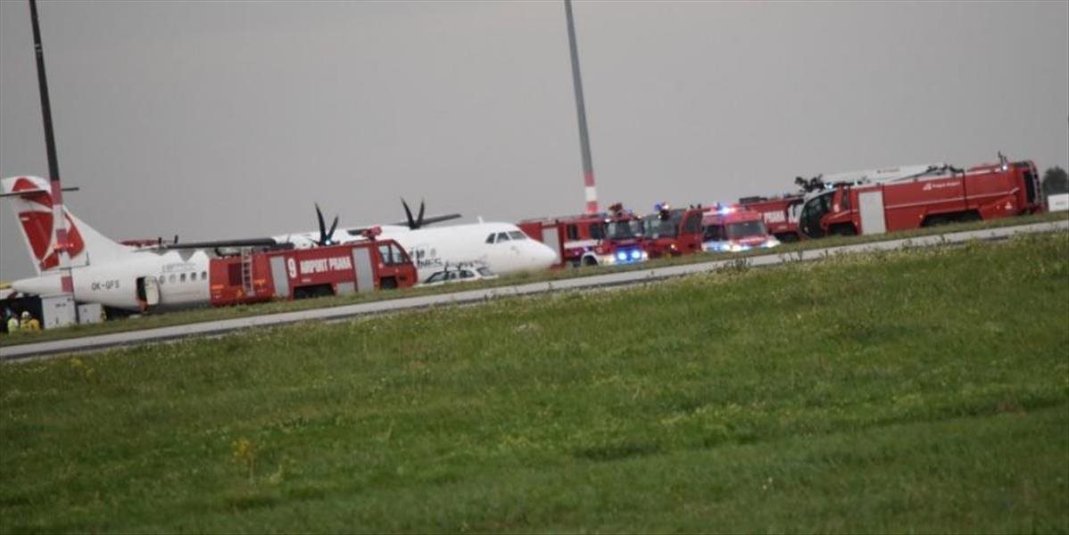 V Prahe núdzovo pristálo lietadlo, 40 ľudí skončilo v nemocnici