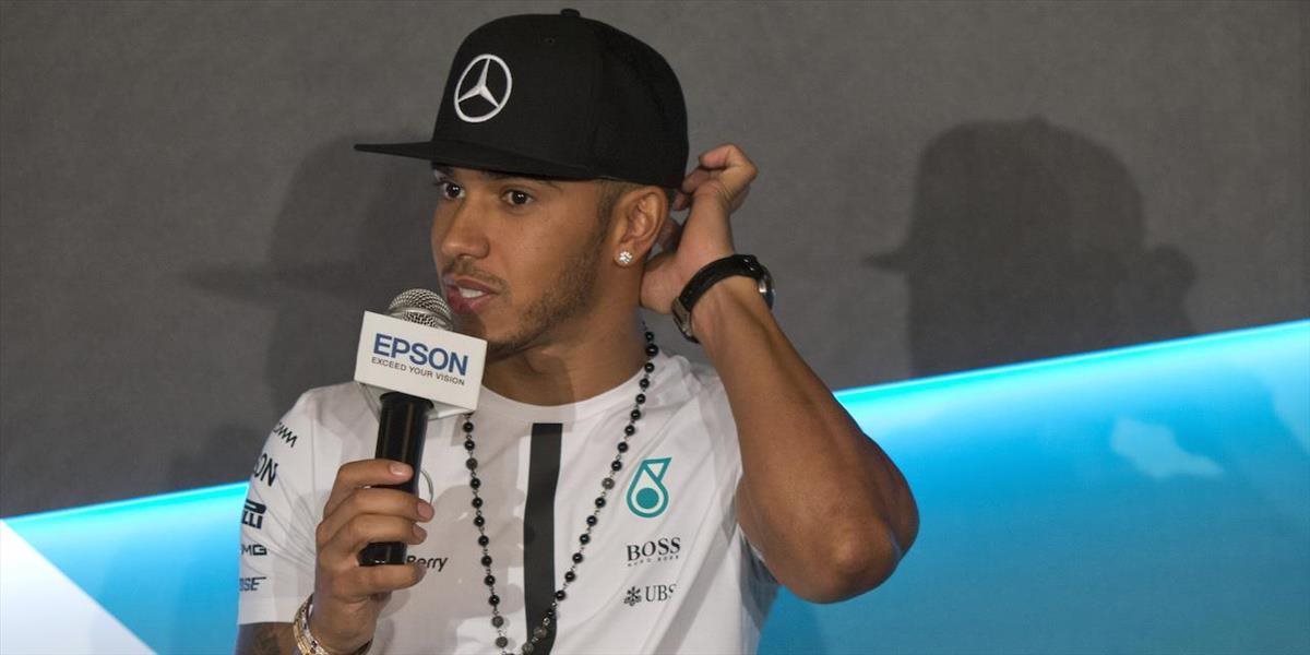 F1: Hamilton v Singapure o vyrovnanie Vettela so Sennom