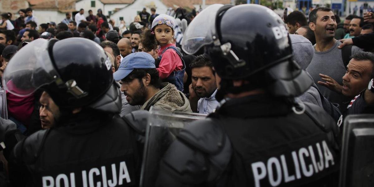 Polícia zadržala v Slovinsku vyše 1000 migrantov, použila aj slzotvorný plyn