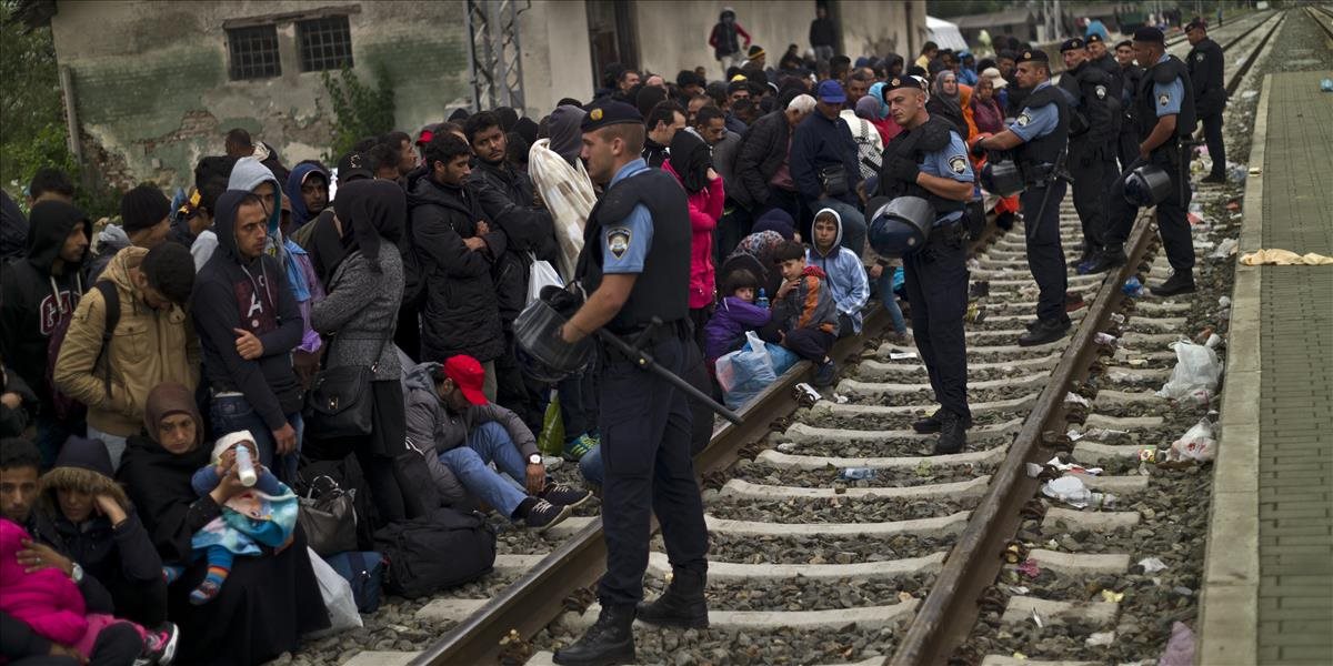 Za 24 hodín prišlo do Rakúska z Maďarska 11.000 migrantov, čakajú ešte 7000