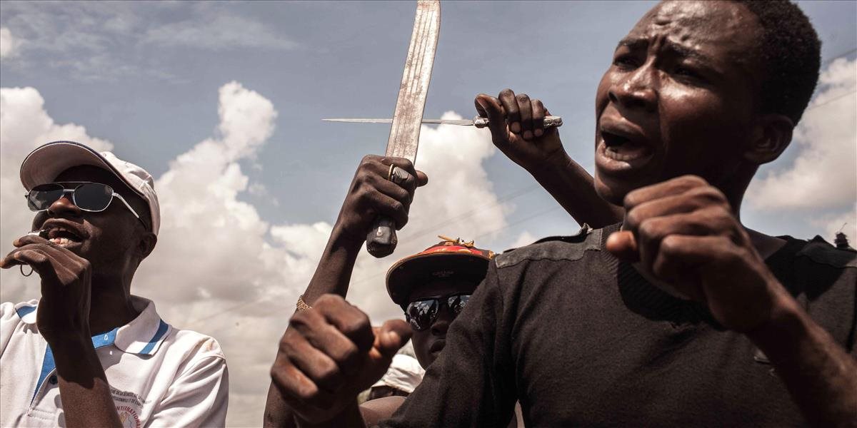 FOTO Stúpenci prevratu v Burkina Faso zaútočili na dejisko rokovaní o ukončení krízy
