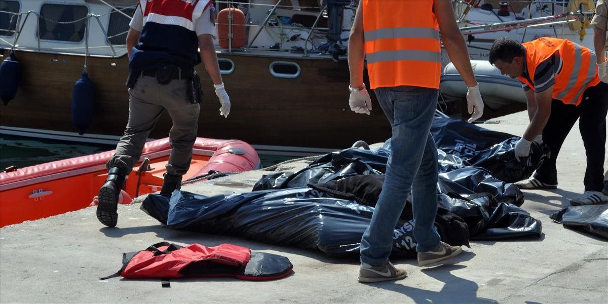 V tureckých vodách sa zrazili dve lode, zahynulo najmenej 13 migrantov