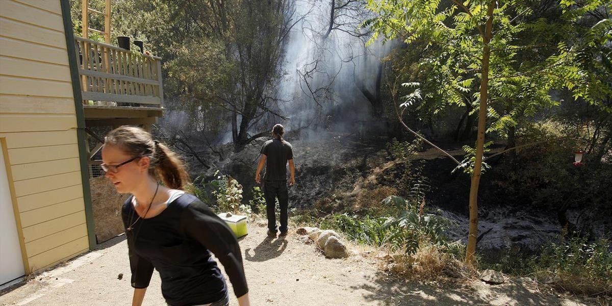 Najničivejší požiar v Kalifornii: Pohltil viac ako 1400 domov, hlásia šesť obetí