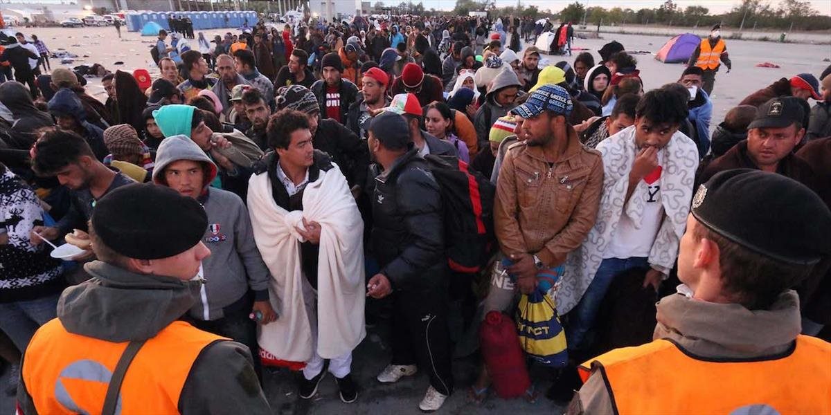 Do Rakúska včera prišlo z Maďarska asi 10.700 utečencov