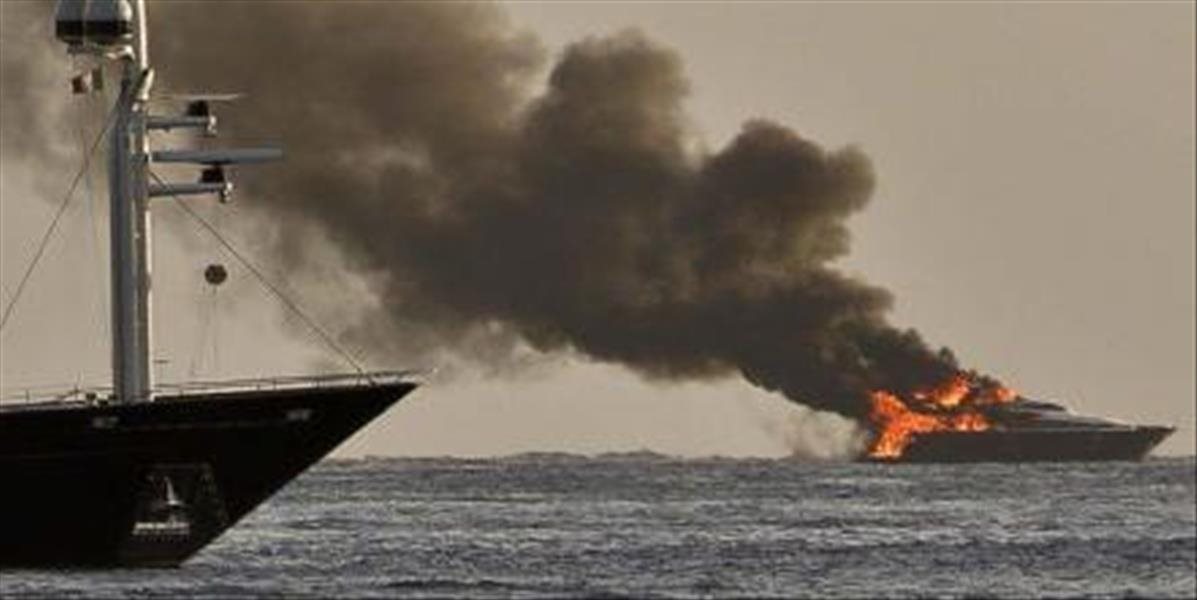 Prezident Neapola De Laurentiis unikoll z jachty pred požiarom