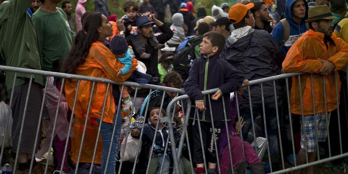 Slovinsko vpustilo na svoje územie stovky migrantov čakajúcich na hraniciach