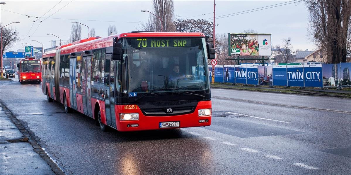 Bratislavčan vyčíňal v autobuse, skončil v cele