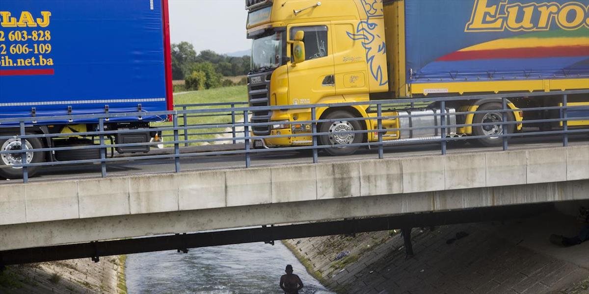 Chorvátsko uzavrelo pre kamióny jediný fungujúci priechod so Srbskom