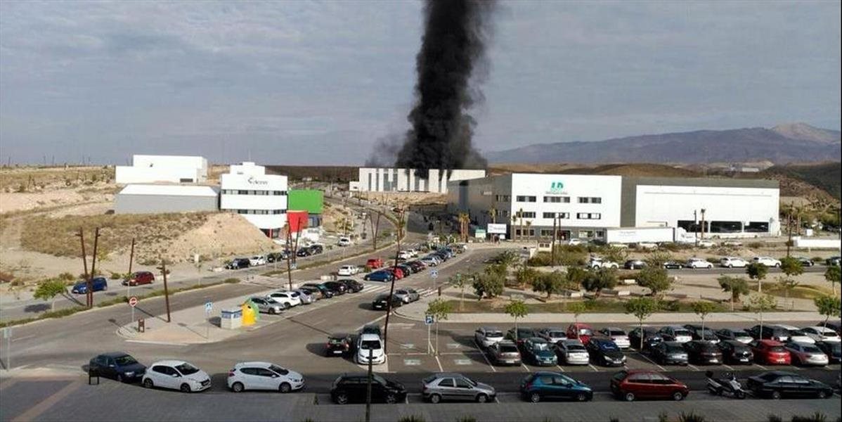 Pri výbuchu v španielskej továrni zahynul jeden človek, traja ďalší sa zranili