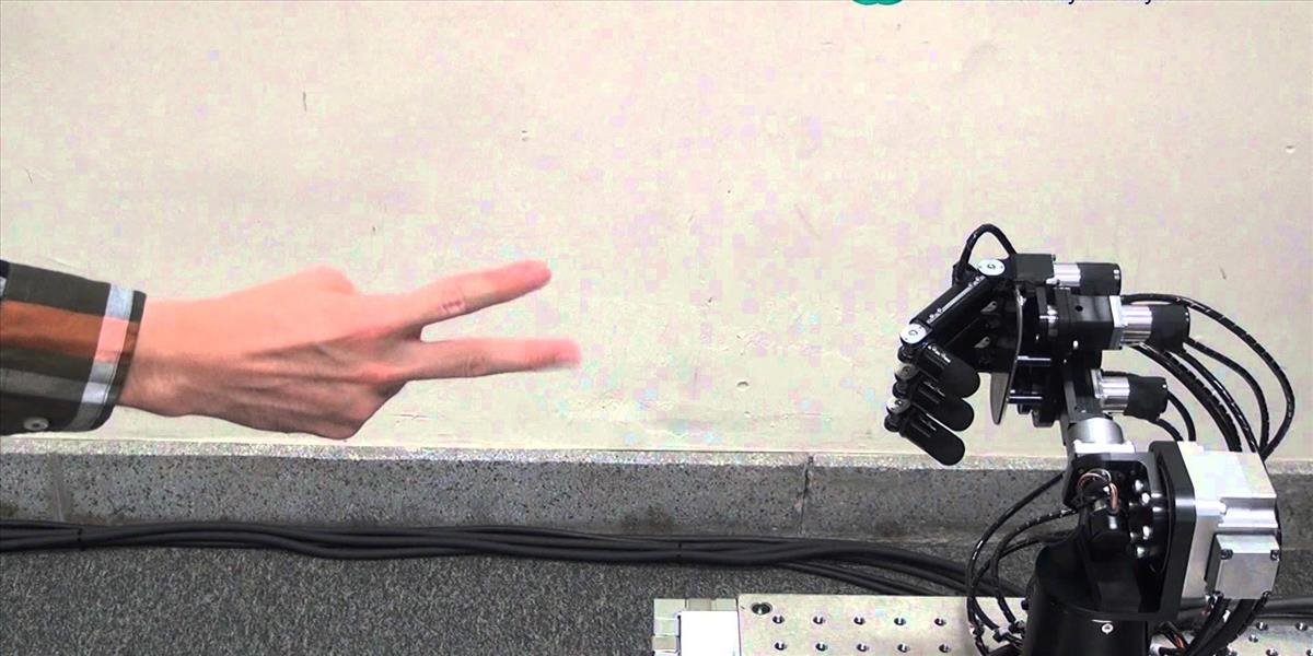 VIDEO Tento robot nikdy neprehrá kameň, papier, nožnice