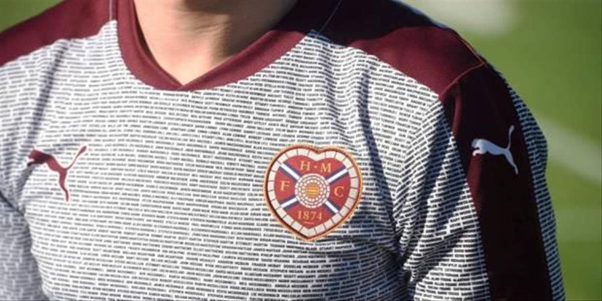 Hearts predstavil nové dresy s menami fanúšikov, ktorí pomohli zachrániť klub