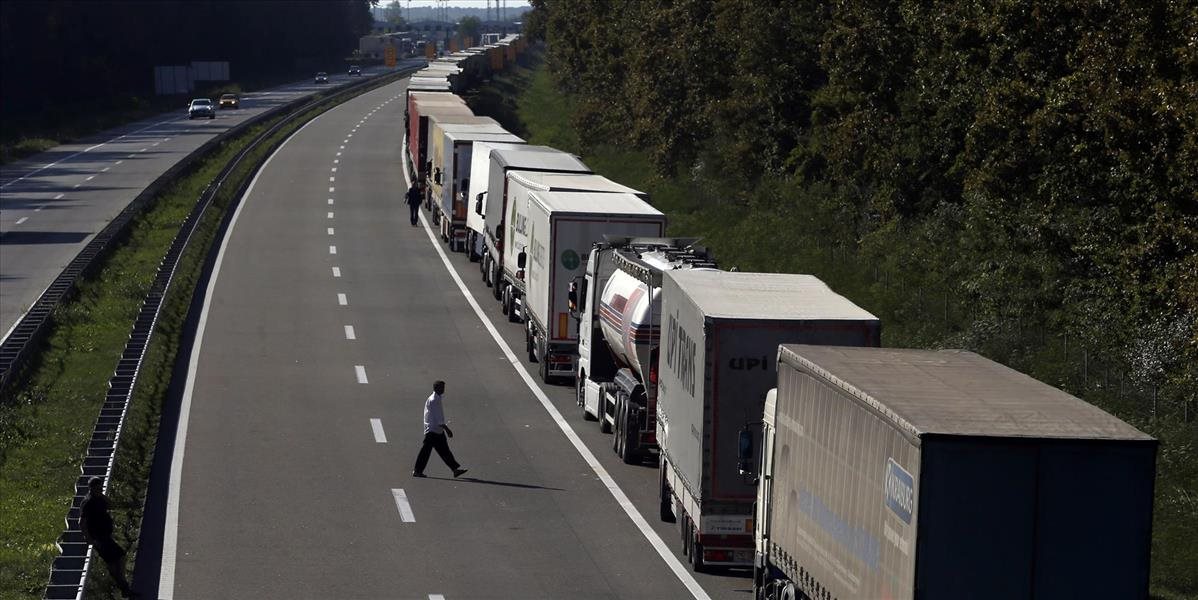Kamióny s rýchlo sa kaziacim tovarom môžu opäť zo Srbska do Chorvátska