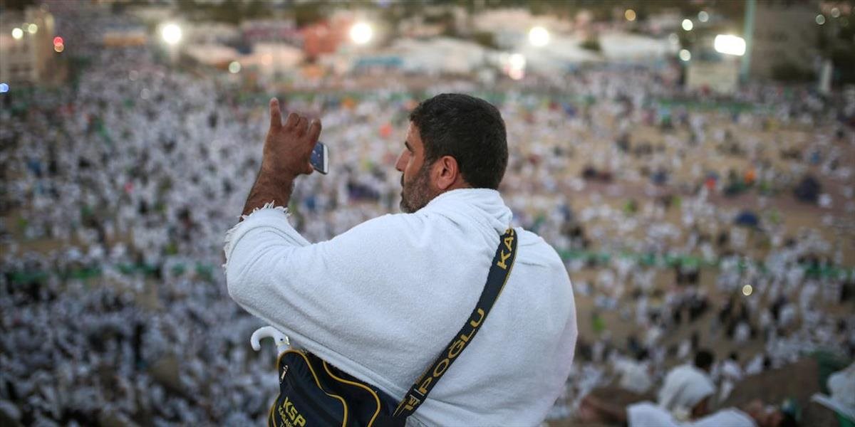 Pútnici v Mekke sa dnes modlia na hore Arafát