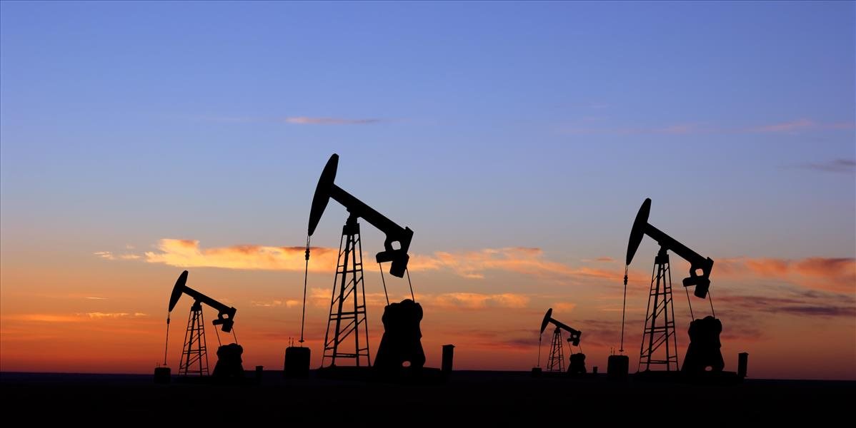 Pokles zásob ropy posunul ceny komodity nahor, cena Brentu prekonala 50 USD